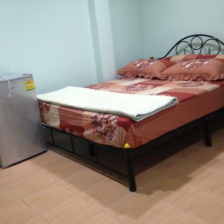 J&E Hotel Nong Prue Buitenkant foto