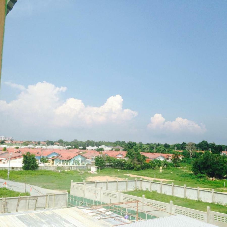 J&E Hotel Nong Prue Buitenkant foto